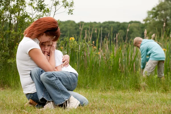 Mother and her 2 kids — Stock Photo, Image