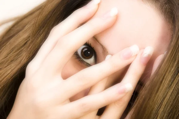 Pretty young brunette hiding — Stock Photo, Image