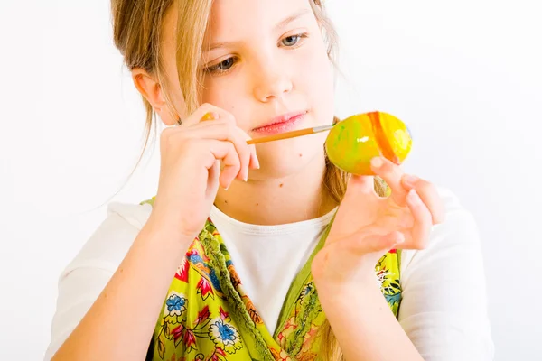 Young girl checking her painted eggs — Stock Photo, Image