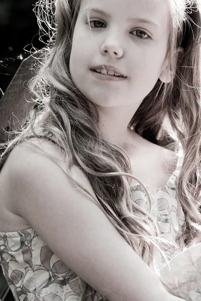 Portret van een jonge lief meisje — Stockfoto