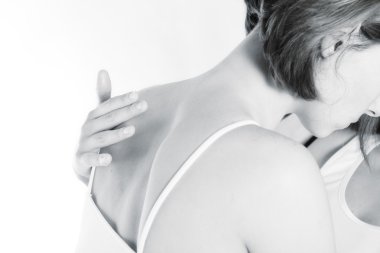 omzunu aşık okşayarak