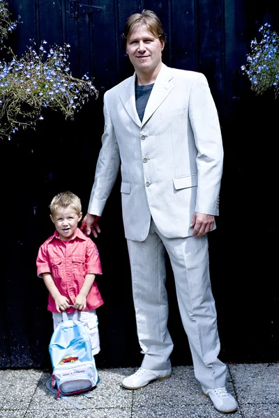 Porträt von Bräutigam und Sohn — Stockfoto