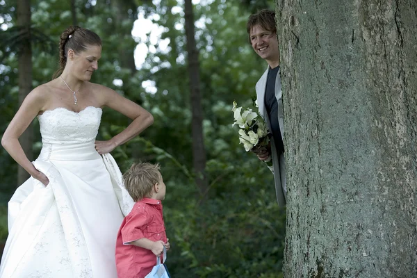 Groom playing hide and seek with his son — Stock Photo, Image