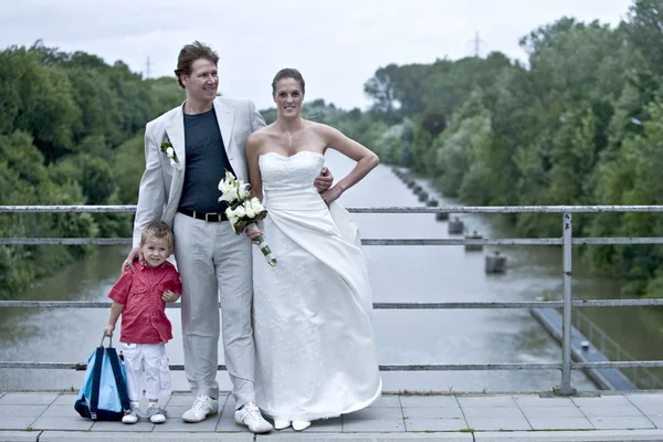 Wedding couple posing on a bridge — Stock Photo, Image