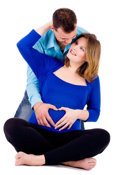 Casal grávida com uma forma de coração — Fotografia de Stock