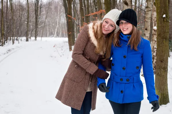 I love my sister even when it's cold — Stock Photo, Image