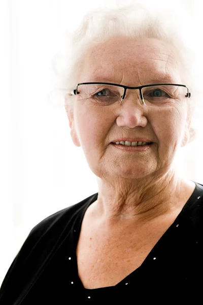 Porträtt av en mormor — Stockfoto