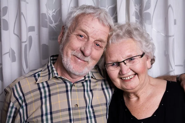 Elderly couple posing — Stock Photo, Image