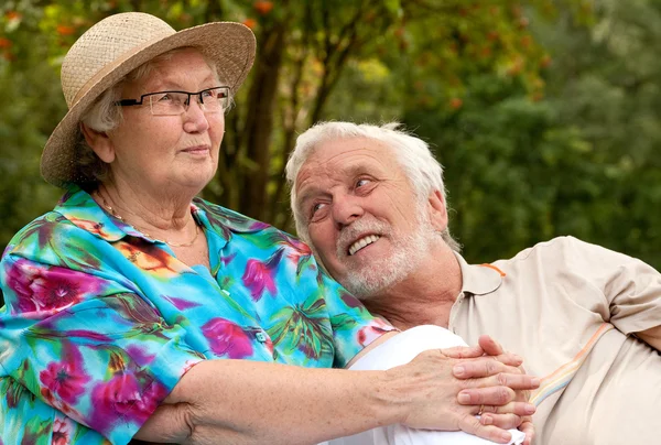 Senior couple enjoying the good weather — Stock Photo, Image