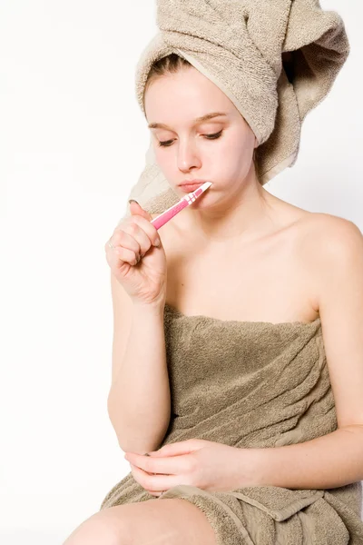 Young woman is brushing her teeth — Stock Photo, Image