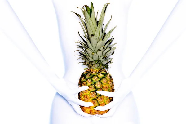Biały broni długiej i ananasa — Zdjęcie stockowe
