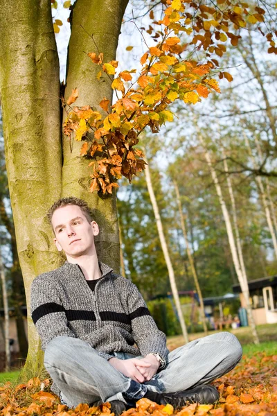 Boy is enjoy the sun — Stock Photo, Image