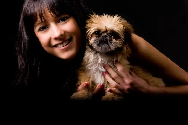 Vitrine souriante avec chiot — Photo