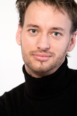 genç ve yetişkin bir adam portresi