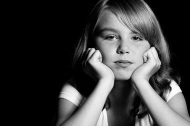 çocukça kafam ellerimde sıkıntı dinlenme