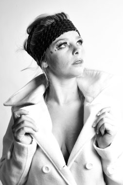 moda portre sarışın bir kız arıyorum