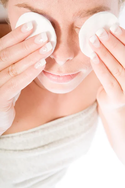 Wellness girl series cleaning eyes — Stockfoto