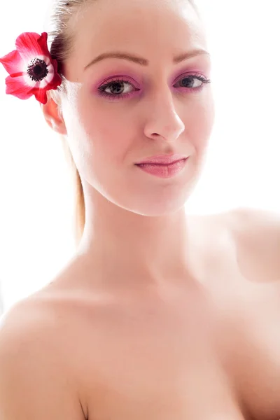 Retrato con una flor — Foto de Stock