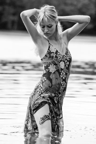 Watergirl avec des jambes sexy — Photo