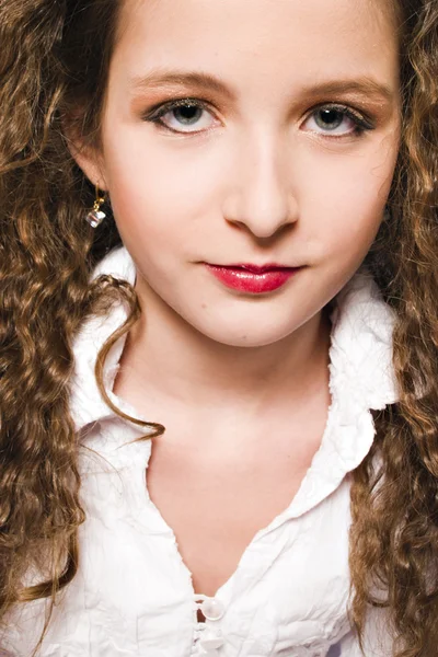 Portrait of a young girl feeling pretty — Stock Photo, Image