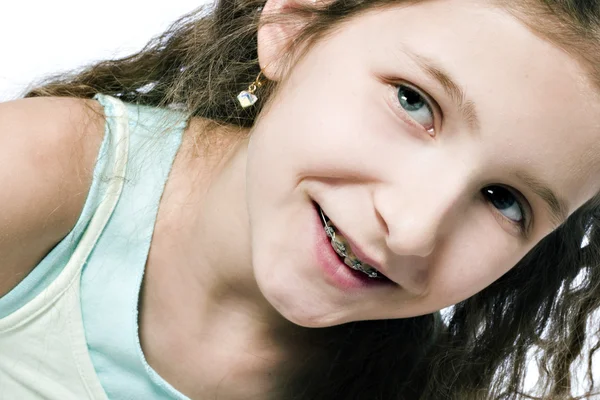 Menina nova que parece feliz — Fotografia de Stock