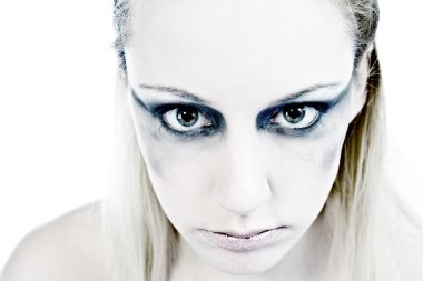 korkunç olan genç sarışın bir kadın portresi Studio