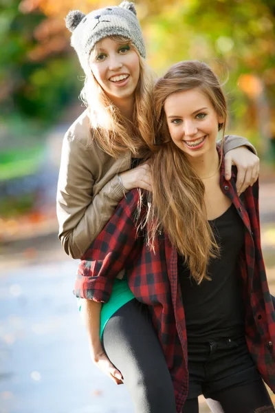 Bunnyhopping vriendinnen — Stockfoto