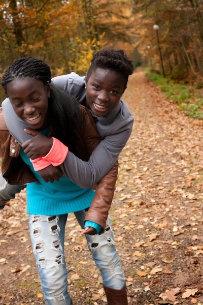 Afrikaanse zusters plezier — Stockfoto