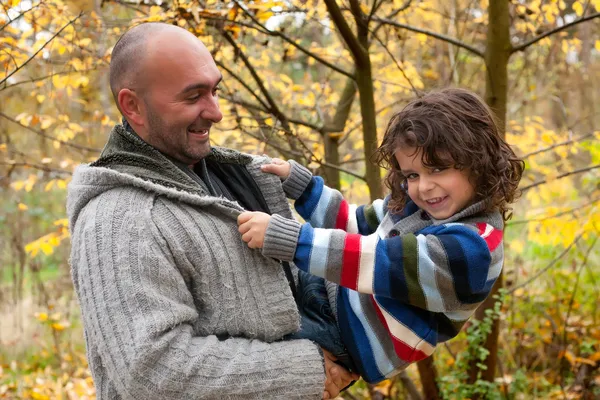 Spielen mit meinem Papa — Stockfoto