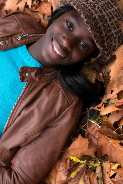 Χαμογελώντας αφρικανικής κορίτσι — Φωτογραφία Αρχείου