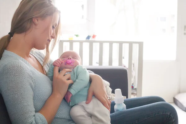 Anneler kucağımda uyuyor