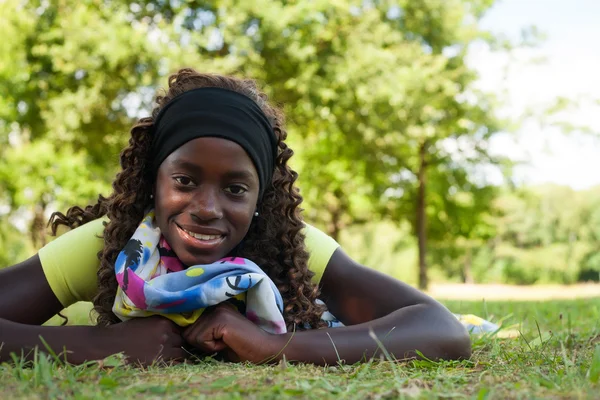 Bello adolescente nero ragazza — Foto Stock