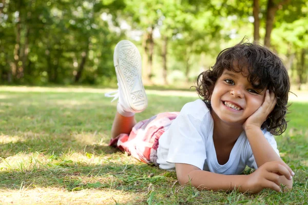 Mooi Kaukasische kleine jongen — Stockfoto