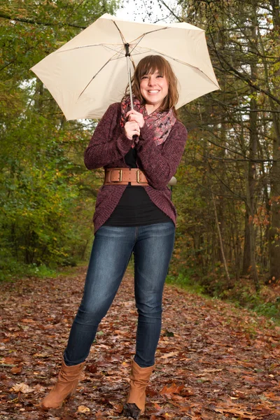 Meisje en haar paraplu — Stockfoto