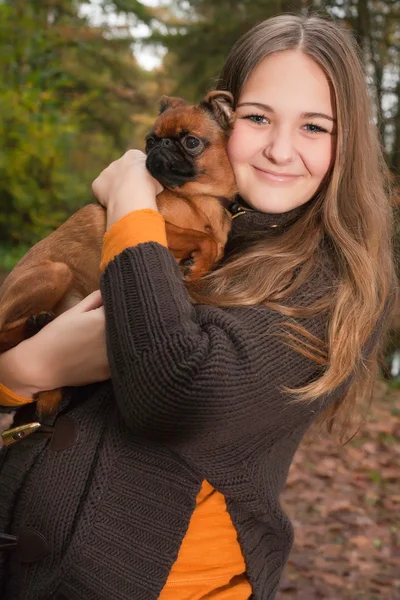 Cuddling with the dog — Stock Photo, Image