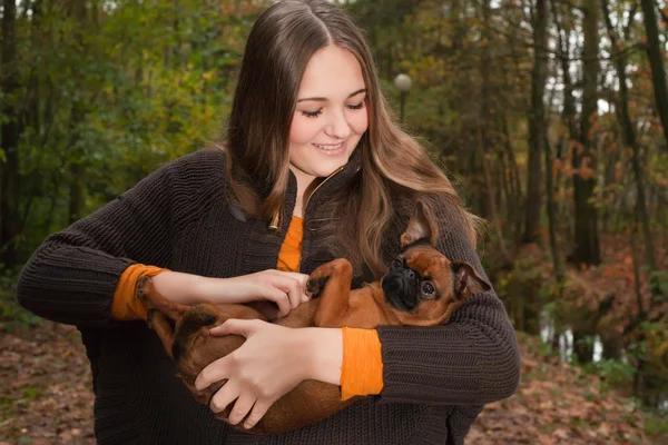 Jouer avec le chien — Photo