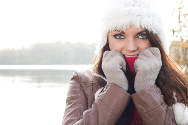 Portrait near the lake — Stock Photo, Image