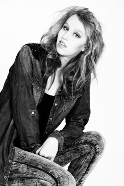 pankçı kız isolateed beyaz