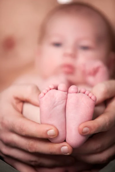 Felizes pés de bebê — Fotografia de Stock