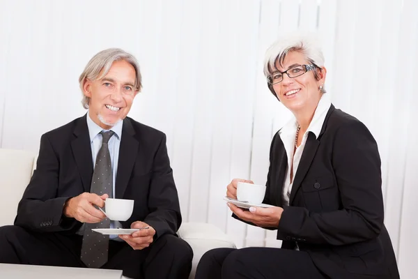 Senior businesspeople on coffee break — Stock Photo, Image