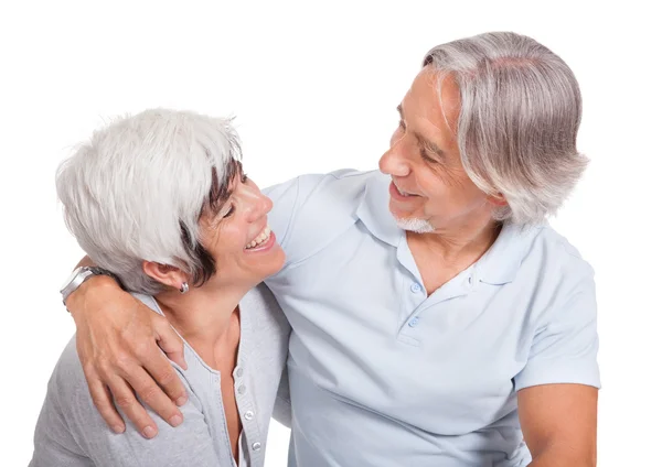 Feliz pareja de ancianos amorosos — Foto de Stock