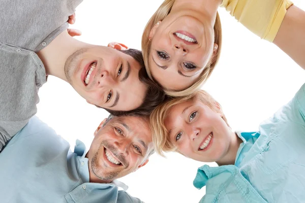 Glückliche Familie, die nach unten schaut — Stockfoto