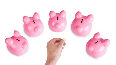 bozuk para ile el ve beş piggybanks