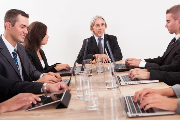 Geschäftsleute treffen sich — Stockfoto