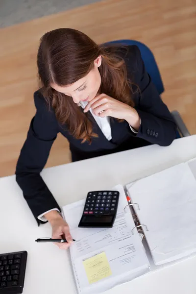 Smiling accountant sitting at her desk working — Stock Photo, Image