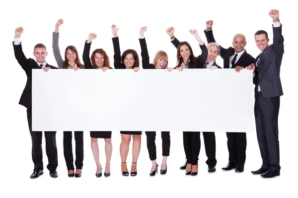 Grupo de negócios com um banner em branco — Fotografia de Stock