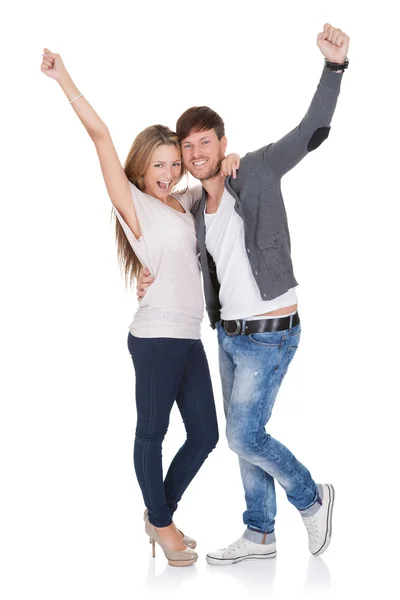 Feliz jovem casal comemorando — Fotografia de Stock