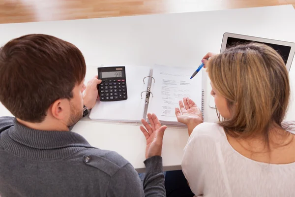 Couple argue about money — Stok fotoğraf