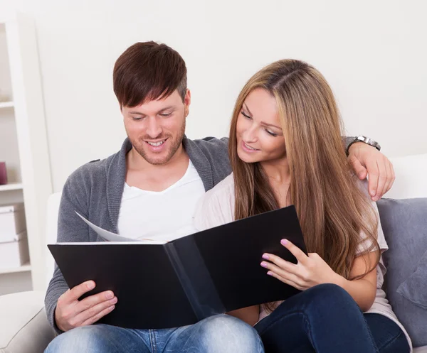 They look at family photo album — Stock Photo, Image