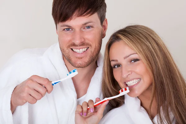 Se cepillaron los dientes juntos —  Fotos de Stock